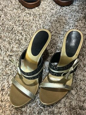 Vintage Guess Gold and Black Bow Strap Slide Heels